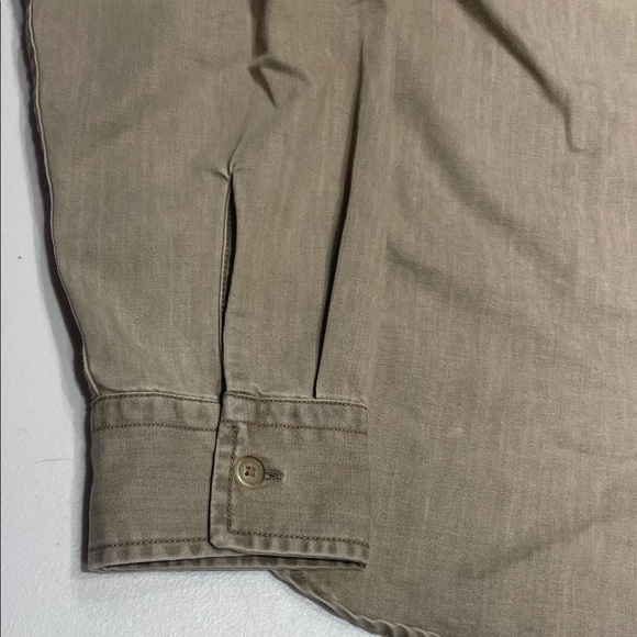 Levi's relaxed Western size medium Beige Button-Up Shirt - Picture 7 of 13